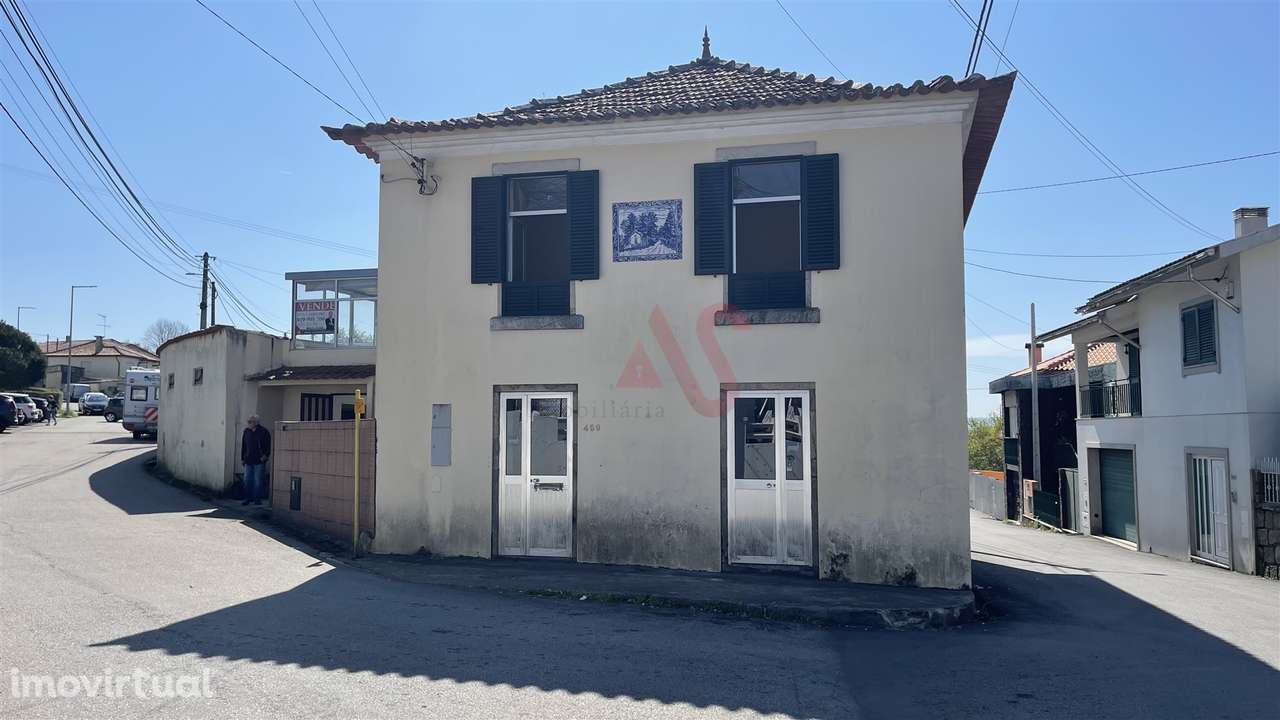 Moradia T3 para restauro, inserida num terreno de 795m2, em Santiago d - Grande imagem: 4/48