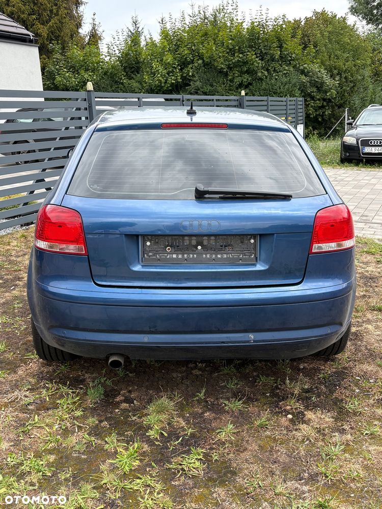 Audi A3 3-drzwiowe 1.6 FSI Ambiente - 4