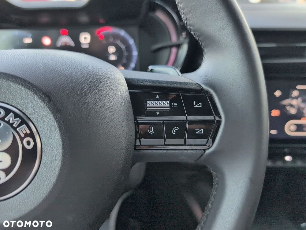 Alfa Romeo Junior 1.2 mHEV Ibrida Speciale eDCT - 28