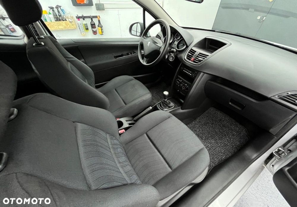 Peugeot 207 - 21