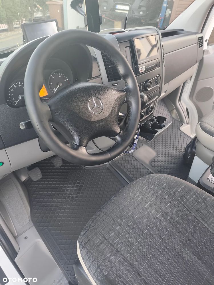 Mercedes-Benz Sprinter - 11