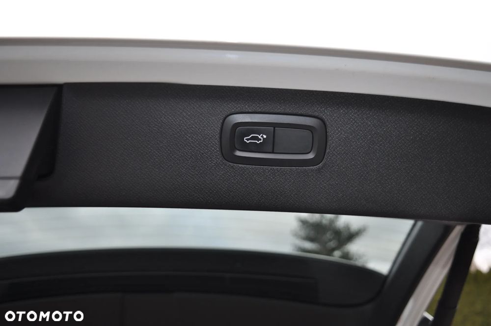 Volvo XC 90 D5 AWD R-Design - 23