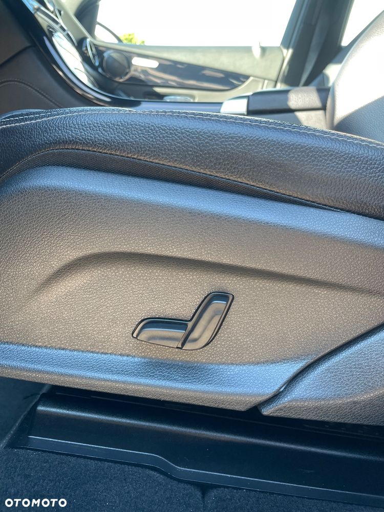 Mercedes-Benz GLC - 33