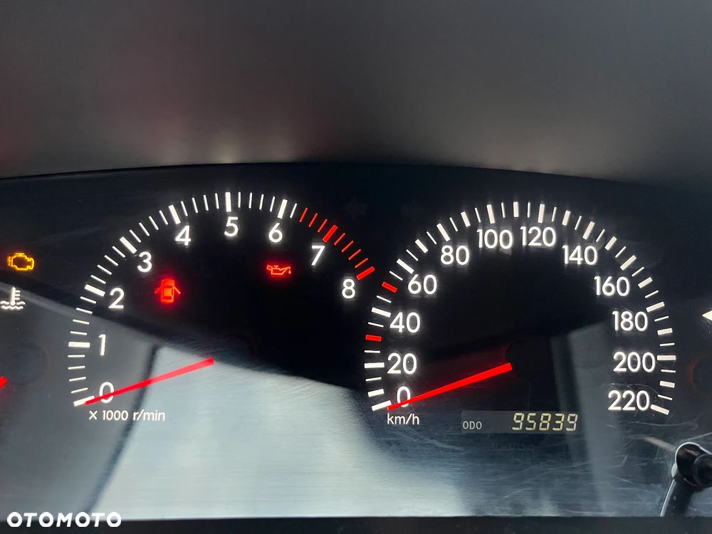 Toyota Corolla - 10