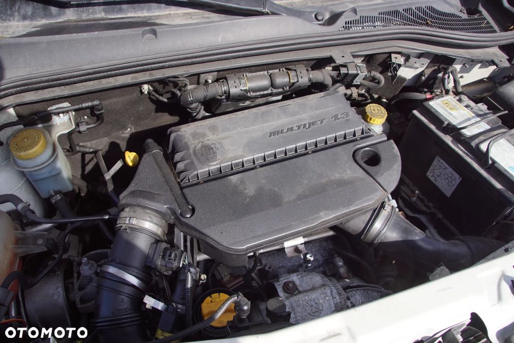 Auto na części - Fiat Doblo II Lift 1.3 MultiJet 90 KM 263A2000 C510 249 2016R Silnik Skrzynia Drzwi Błotnik Zderzak Lampa Klamka Lusterko Szyba Deska Kokpit Sterownik Moduł Czujnik Licznik Wyświetlacz Panel Kierownica - 16