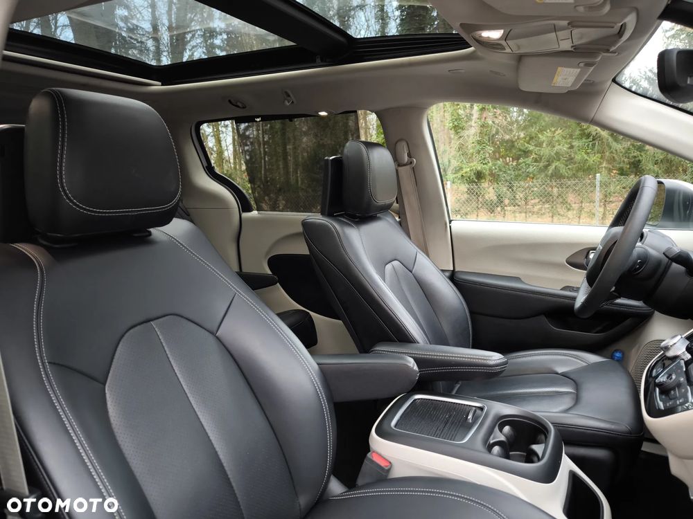 Chrysler Pacifica - 11