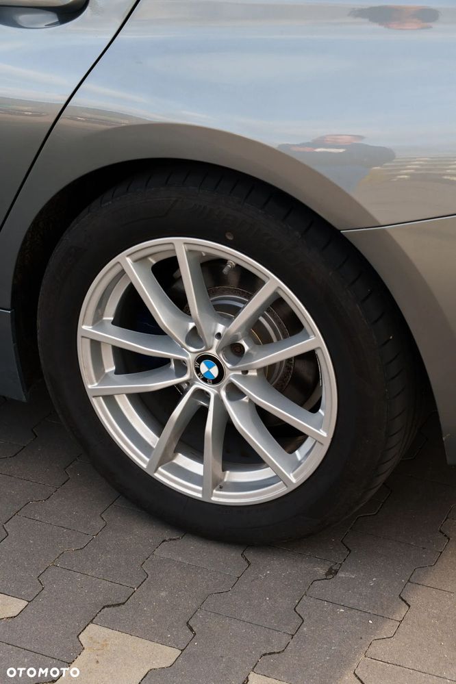 BMW Seria 3 318d MHEV - 34