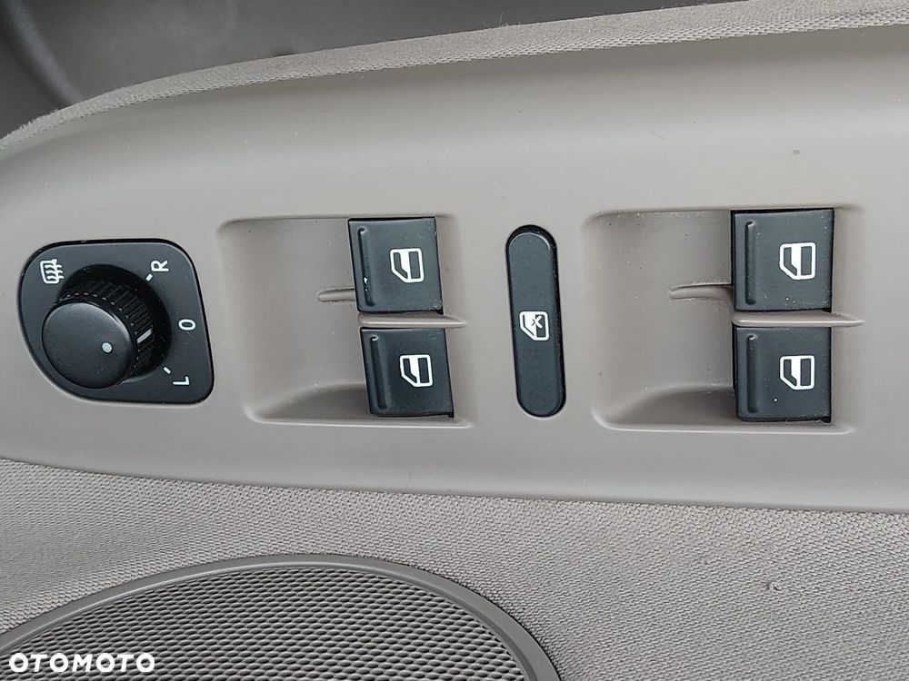 Volkswagen Golf Plus 1.6 Comfortline DSG - 25