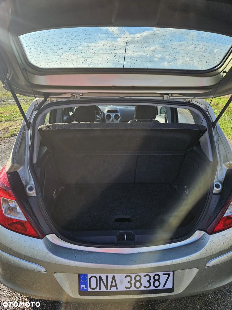 Opel Corsa 1.2 16V Cosmo - 9