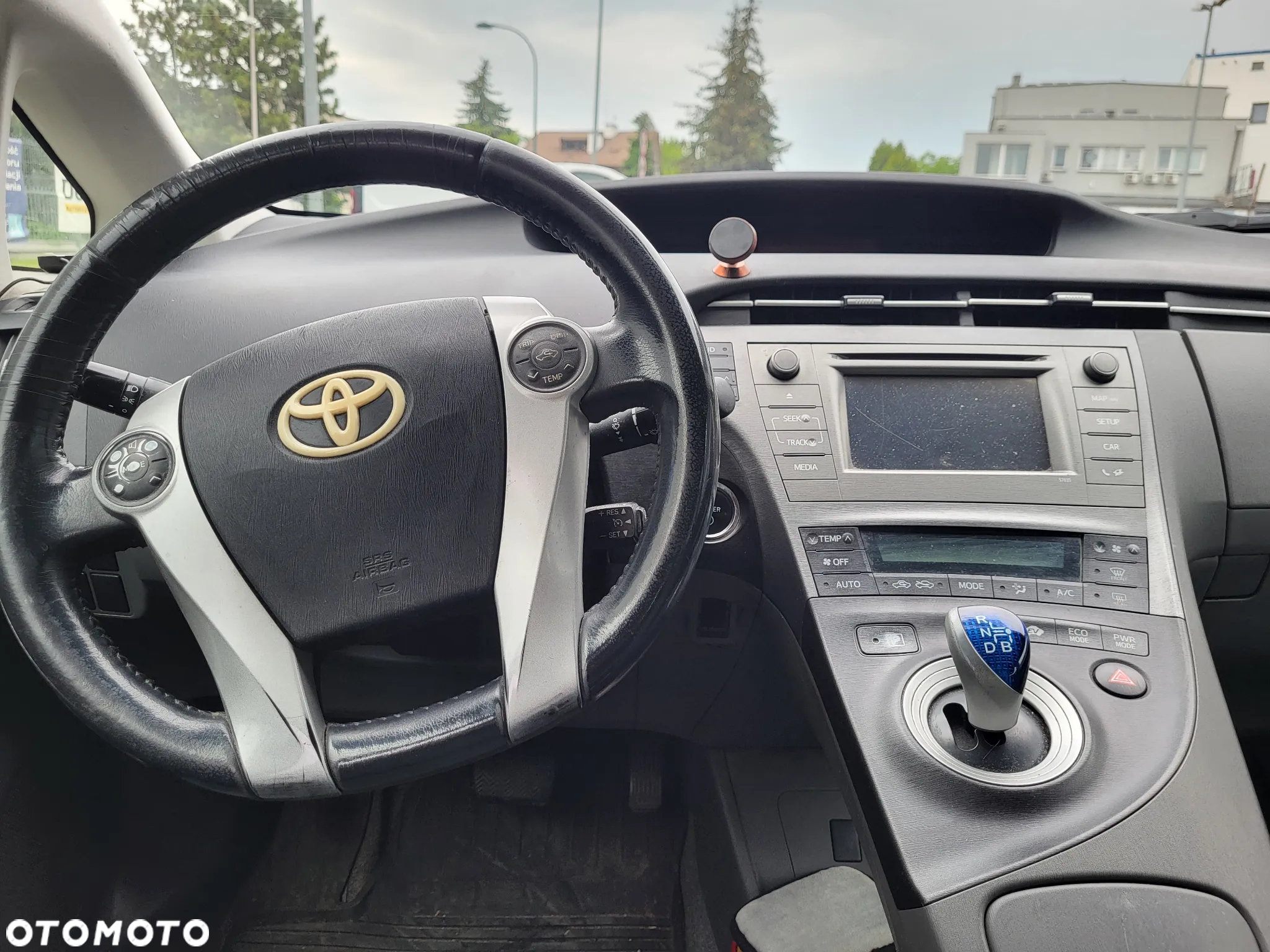 Toyota Prius (Hybrid) - 8