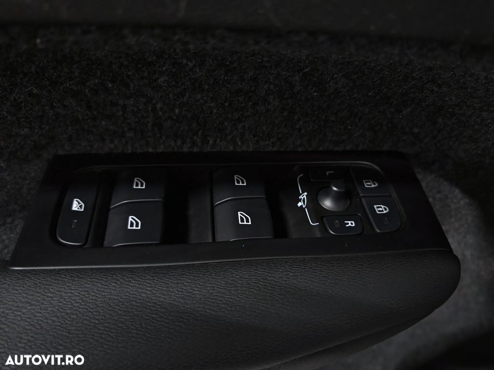 Volvo XC 40 T3 Momentum Pro - 29
