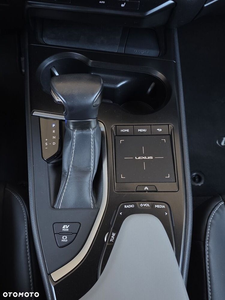 Lexus UX - 14