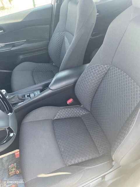 Toyota C-HR - 12