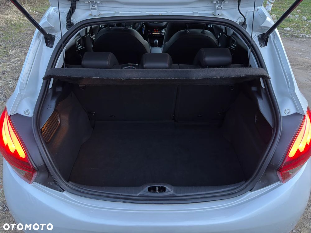 Peugeot 208 - 19