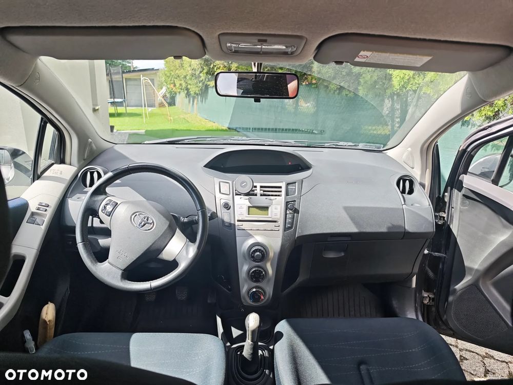 Toyota Yaris 1.0 Luna A/C - 12