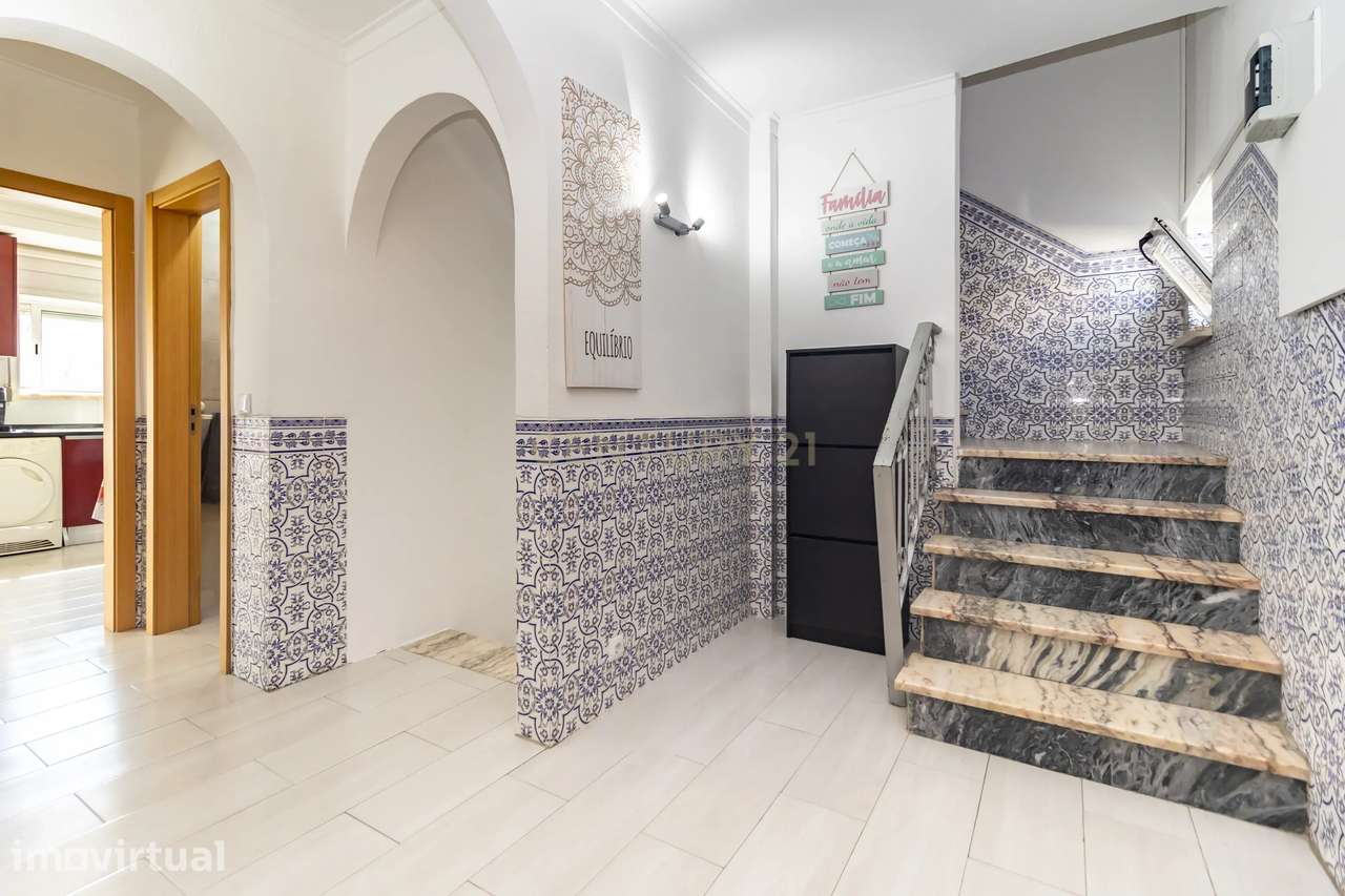 Moradia T3 no Vale da Amoreira — 191 m², quintal privado e garagem - Grande imagem: 4/42