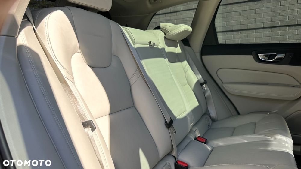 Volvo XC 60 B6 B AWD Momentum - 19
