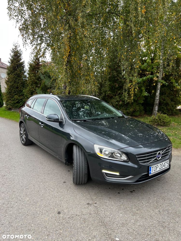 Volvo V60 D2 Summum - 1