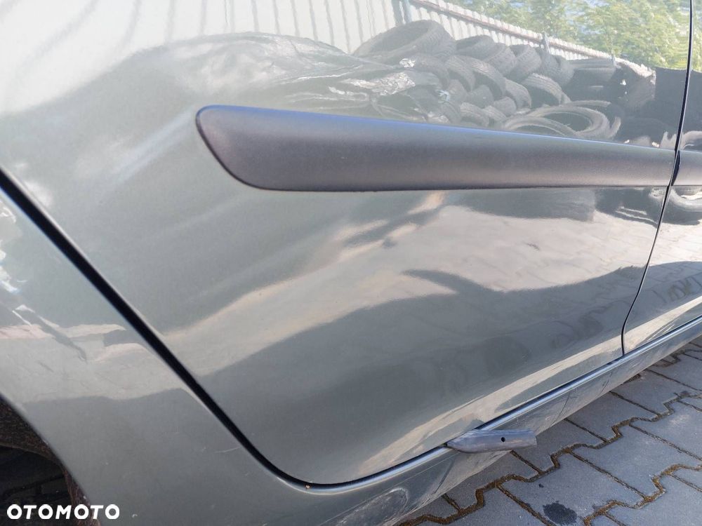 DRZWI KOMPLETNE PRAWY TYŁ VW GOLF V HB 5D LA6Q - 3