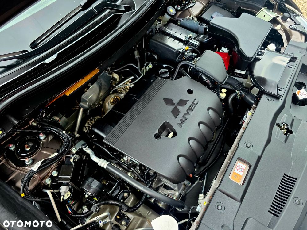 Mitsubishi Outlander 2.0 Instyle + 4WD CVT - 25