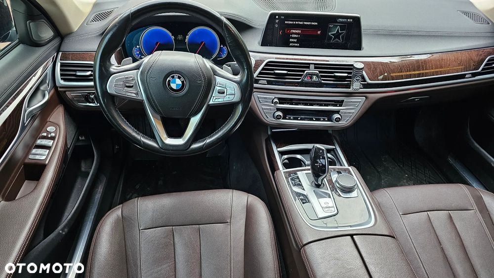 BMW Seria 7 740Li - 40