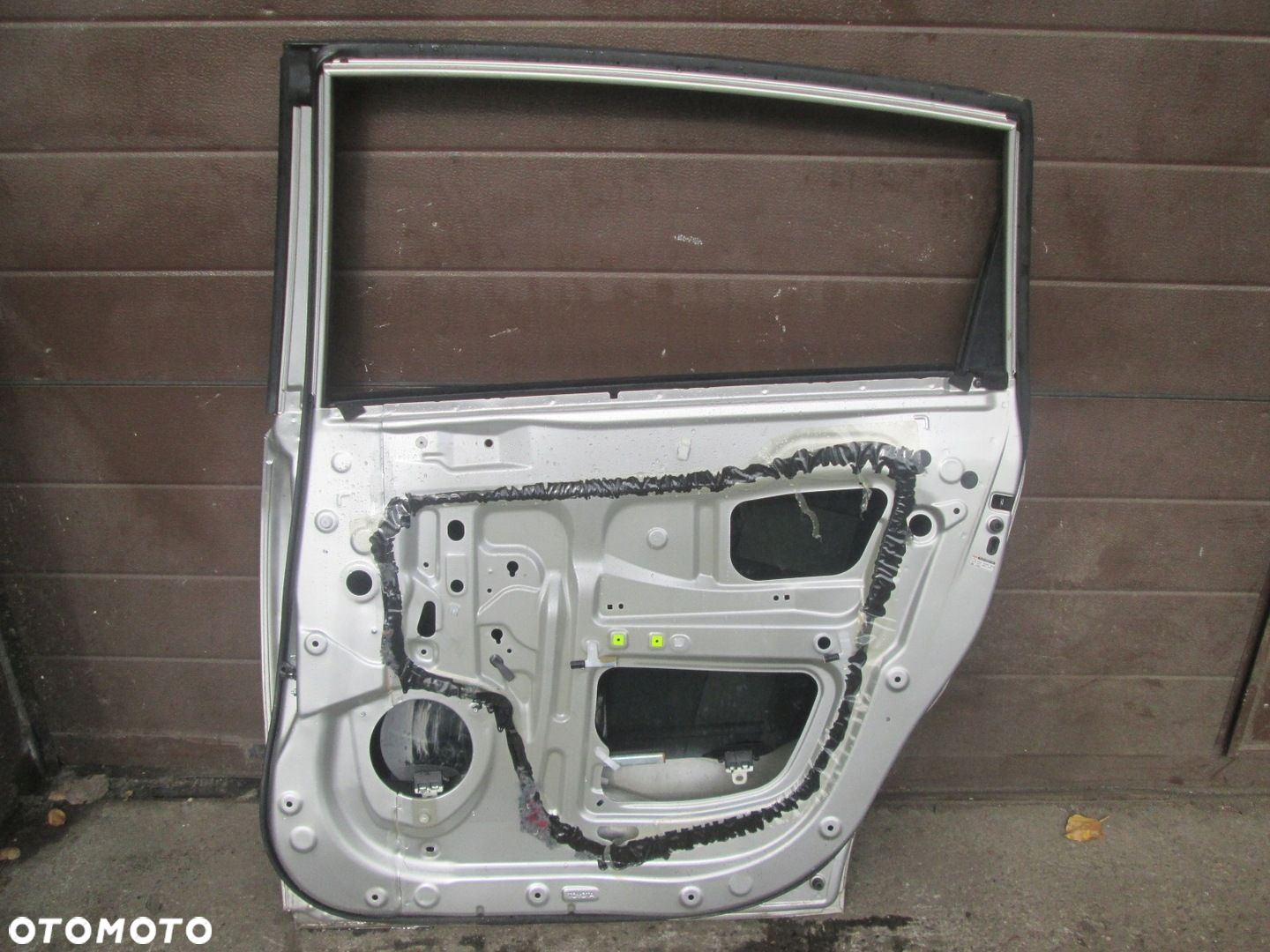 DRZWI PRAWE TYLNE TOYOTA COROLLA VERSO II 1C0 2004-2009 TYŁ PRAWY - 3