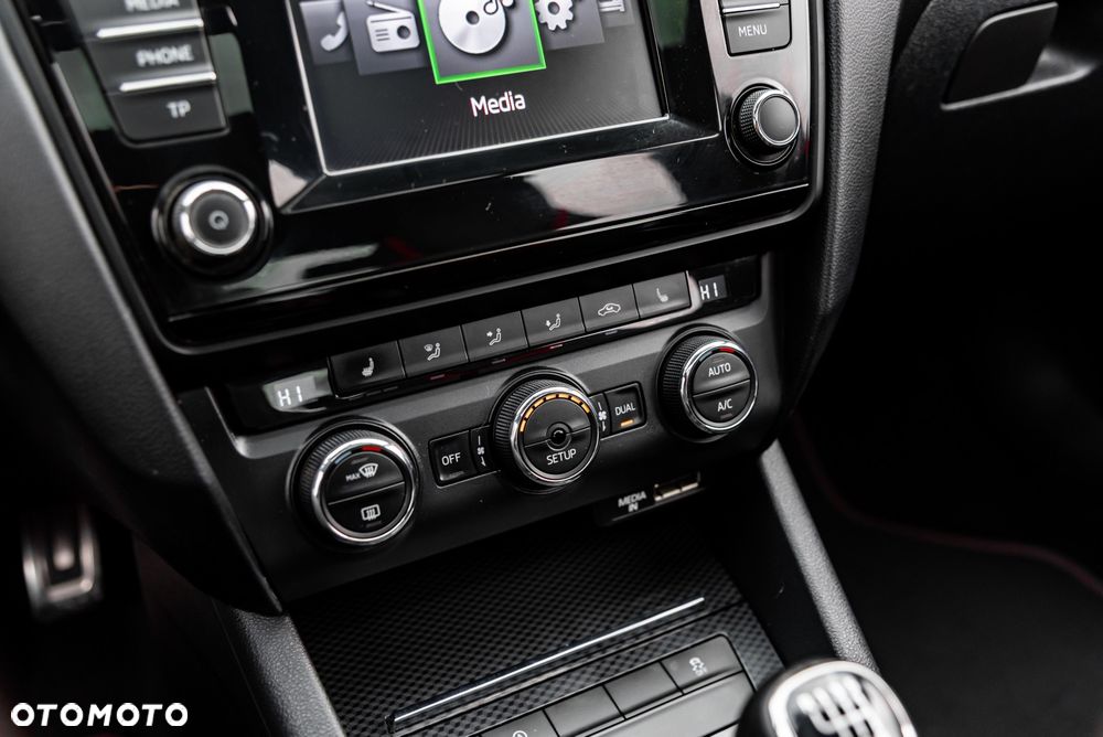 Skoda Octavia 2.0 TSI RS - 35
