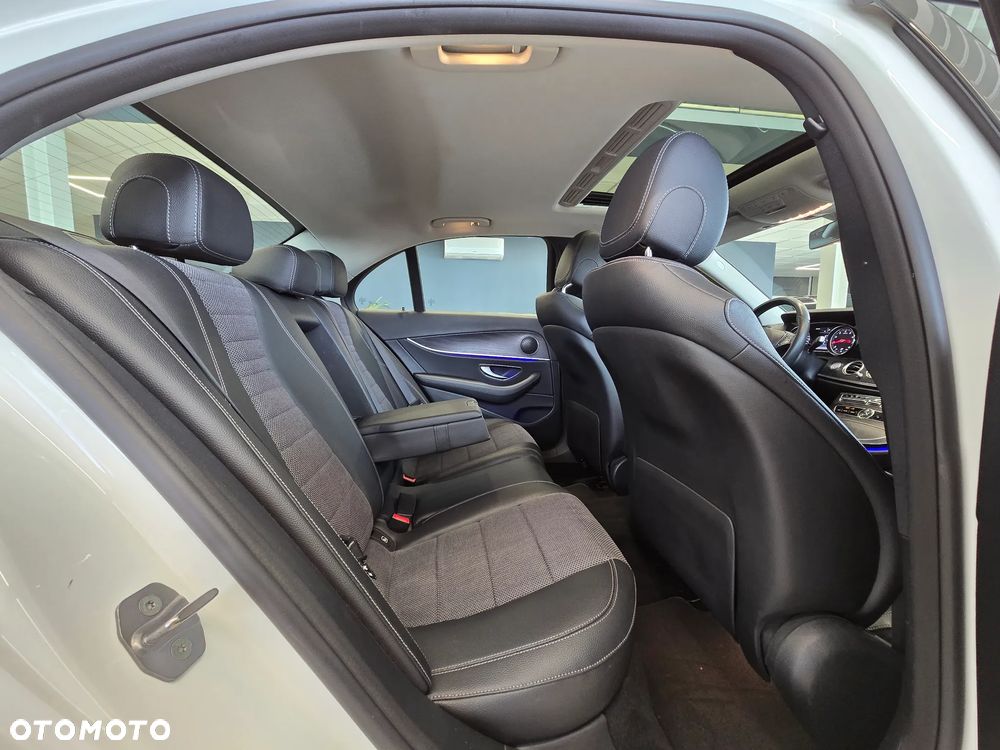 Mercedes-Benz Klasa E 200 4-Matic 9G-TRONIC - 12