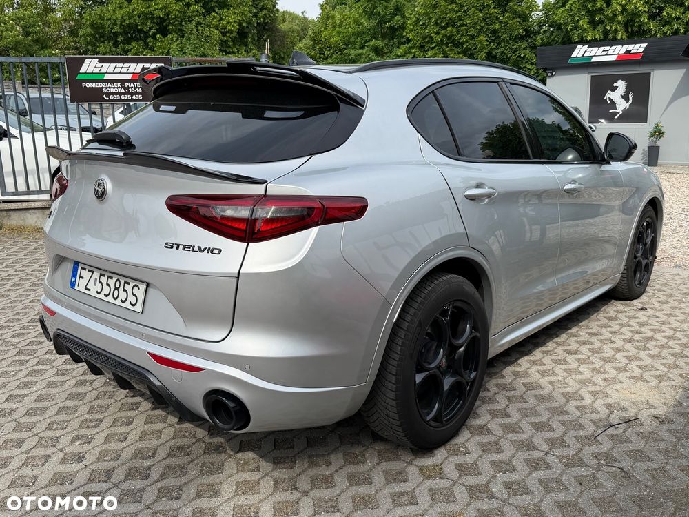 Alfa Romeo Stelvio 2.0 Turbo 16V AT8-Q4 Veloce - 5