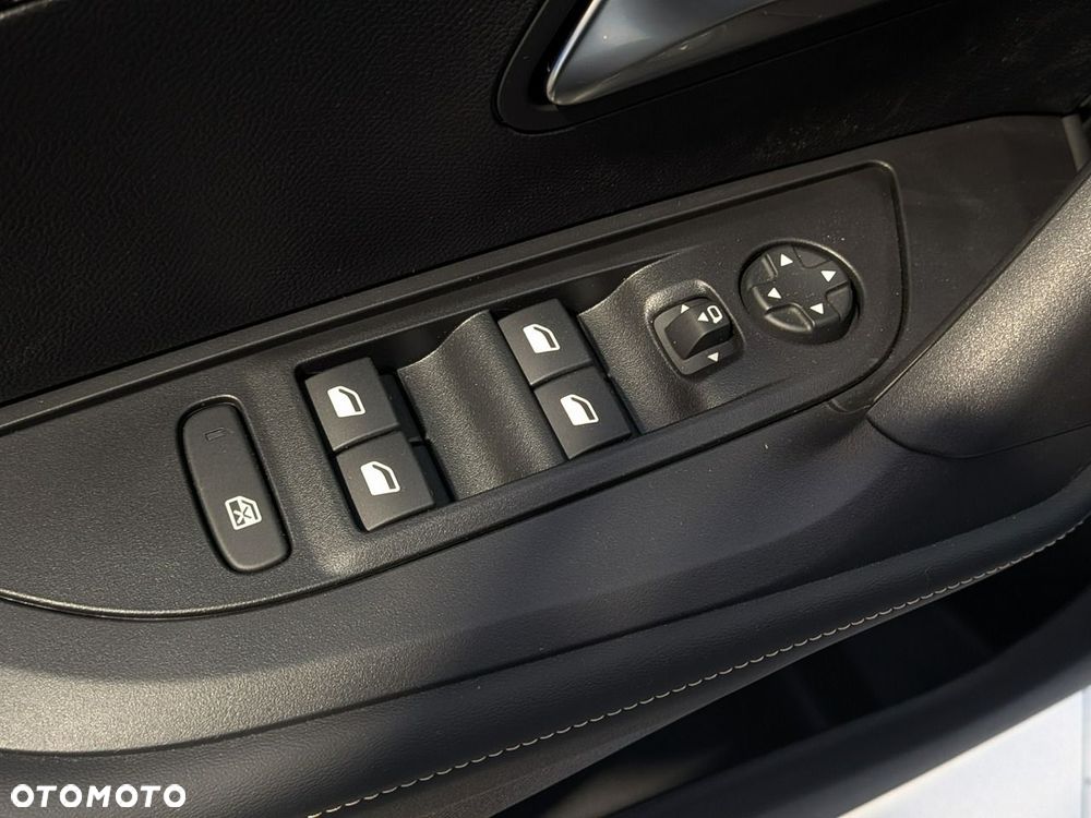 Peugeot 2008 Hybrid 110 e-DSC Allure - 8