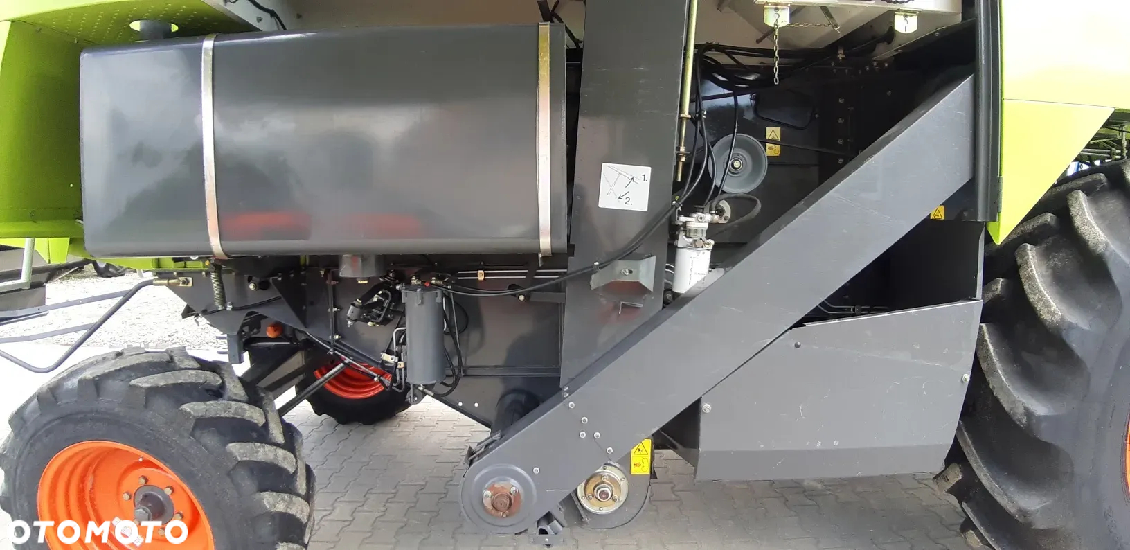 Claas Medion 330 - 11