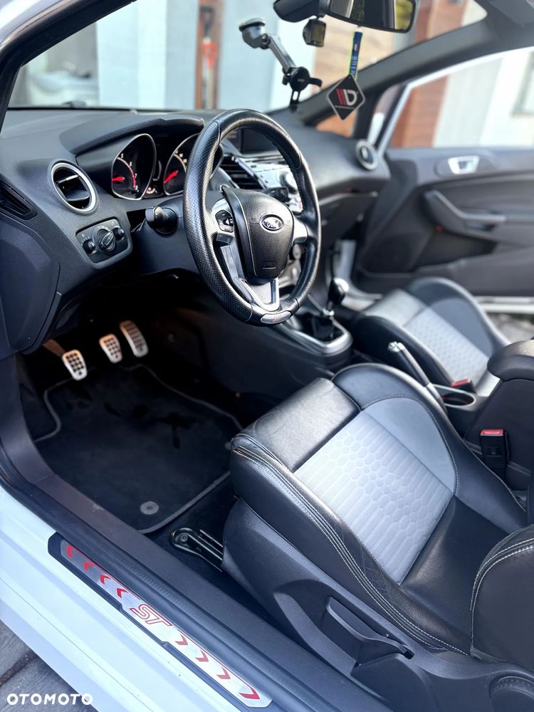 Ford Fiesta 1.6 EcoBoost mit Leder-Sport-Paket ST - 15