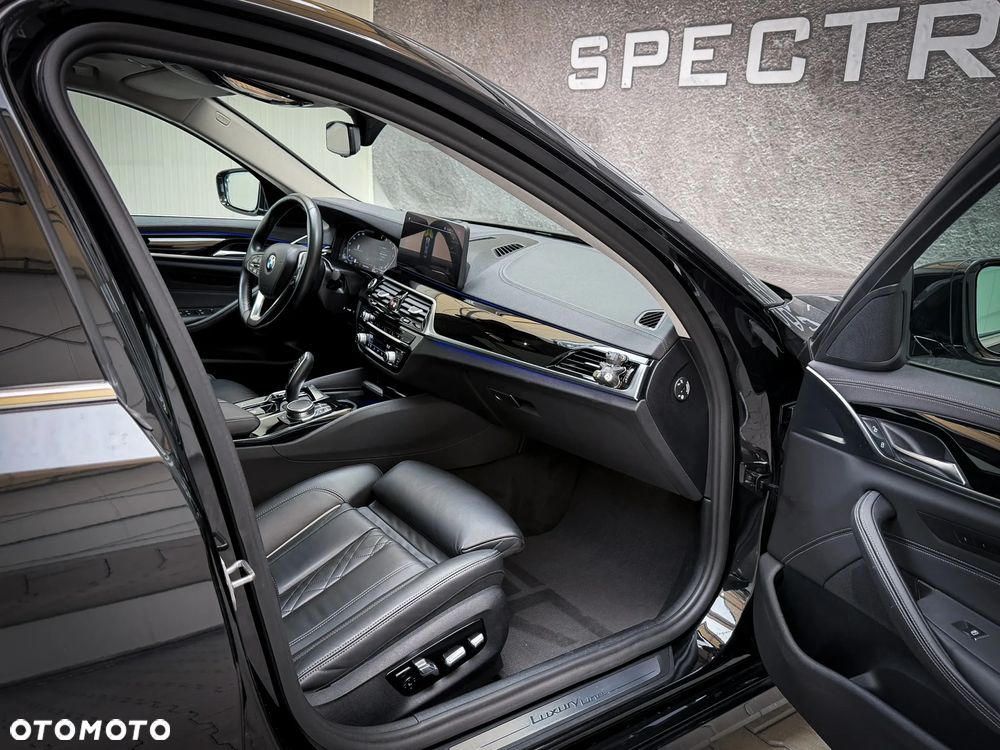 BMW Seria 5 530d Luxury Line - 23