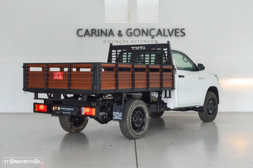 Toyota Hilux 2.4 D-4D 4X4 Cabine Simples 2L - 12