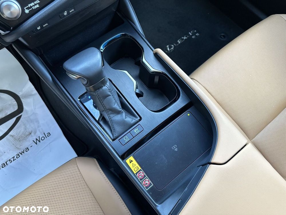 Lexus ES 300h Business Edition - 19