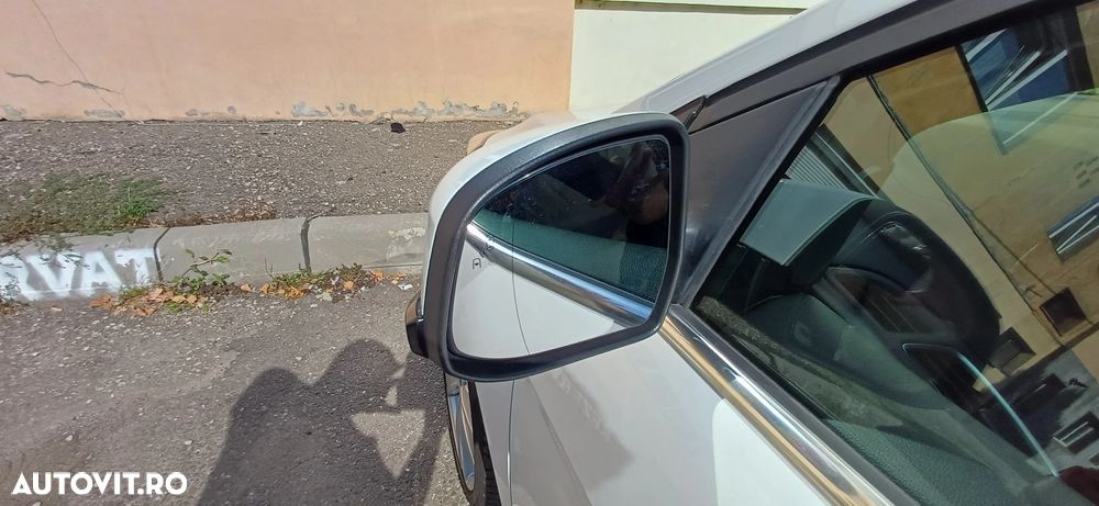 Ford Focus 2.0 TDCI Powershift Titanium - 11