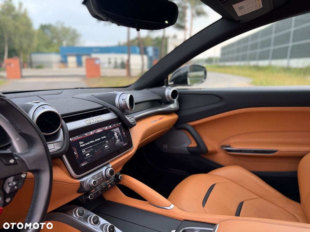 Ferrari GTC4Lusso - 19