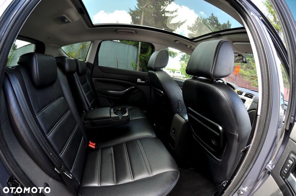 Ford Kuga 2.0 TDCi 2x4 Titanium - 25