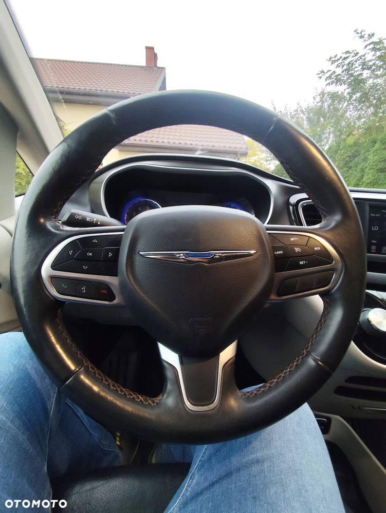 Chrysler Pacifica - 15