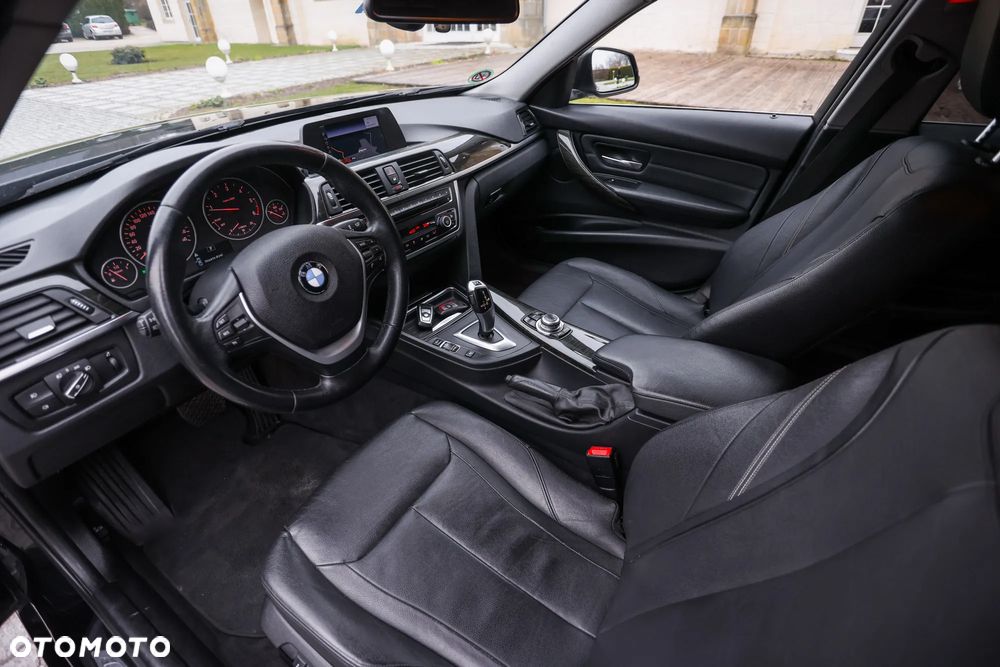 BMW Seria 3 320d xDrive Sport-Aut Luxury Line - 7