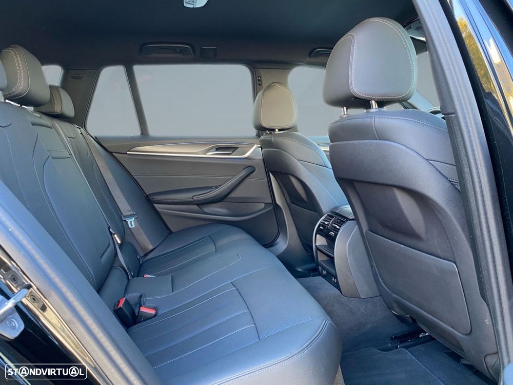 BMW 530 e Pack Desportivo M - 20