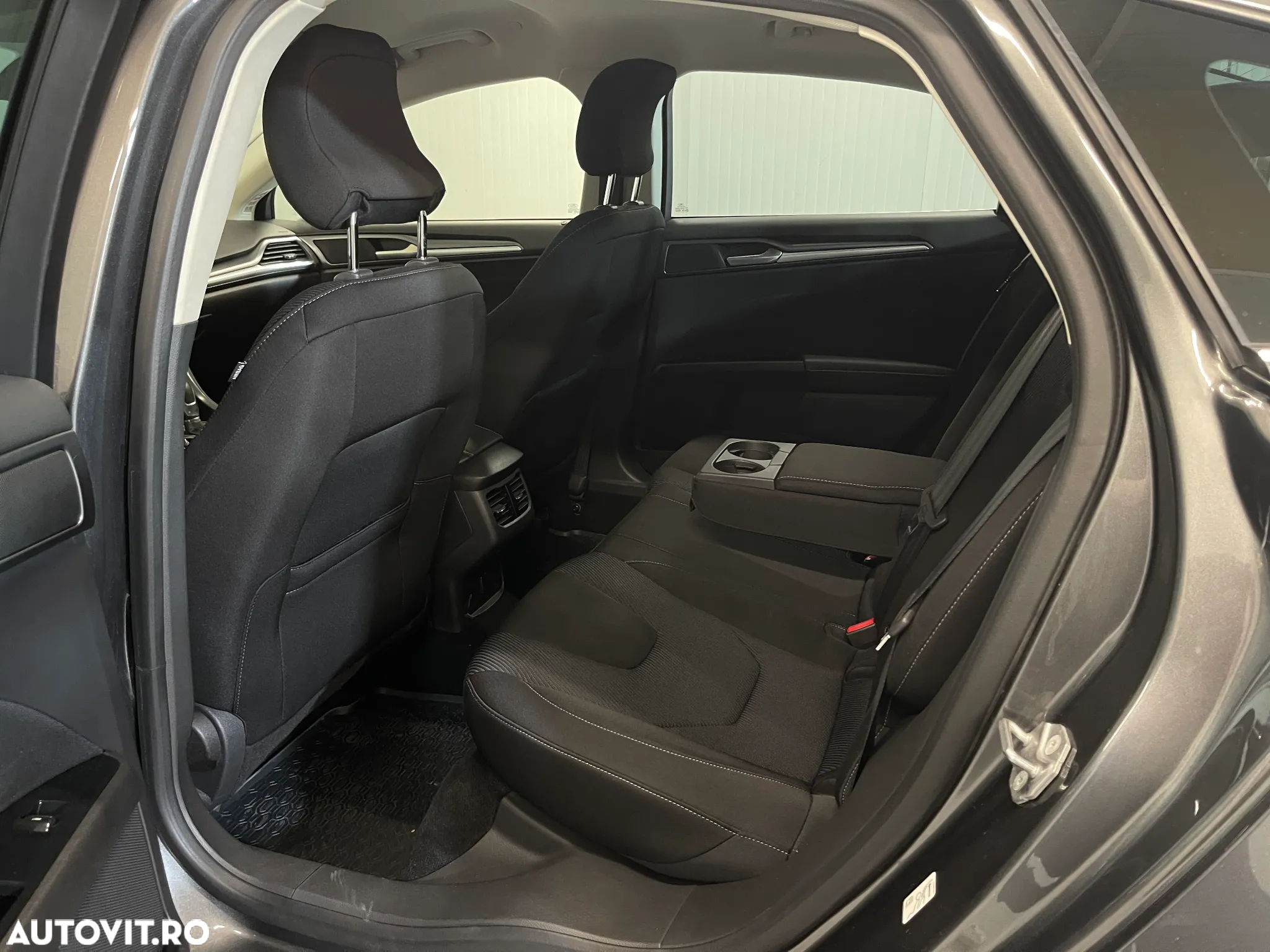Ford Mondeo Vignale 2.0 Hybrid - 9