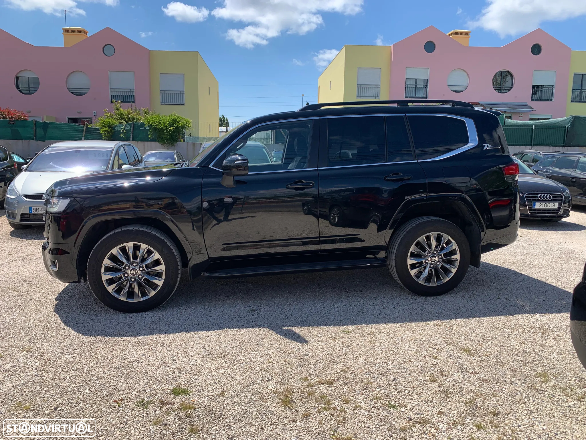 Toyota Land Cruiser - 32