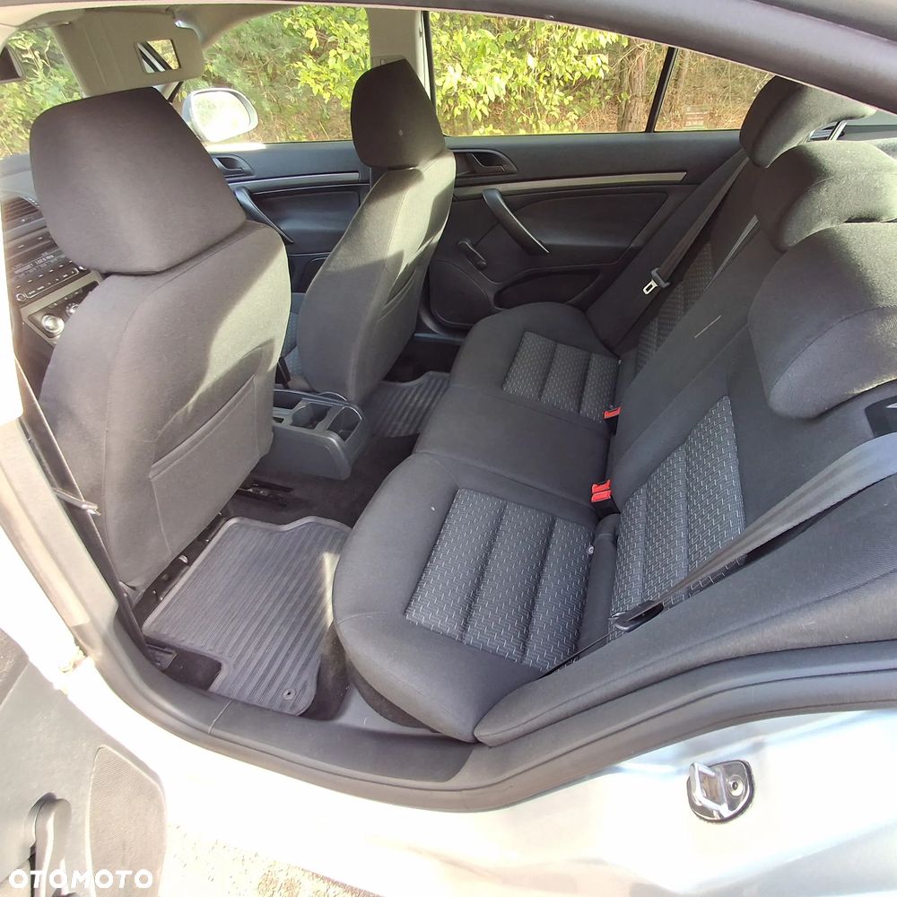 Skoda Octavia 1.6 Ambiente - 13