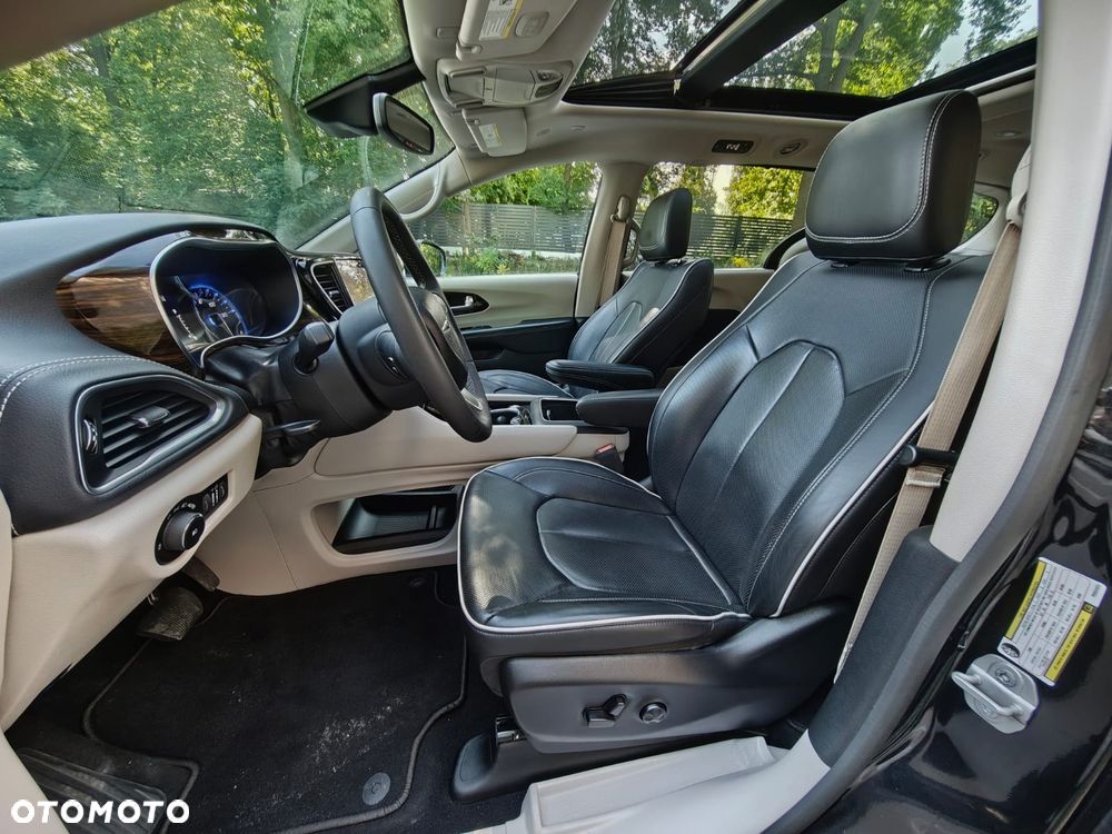 Chrysler Pacifica - 28