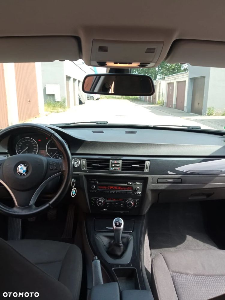 BMW Seria 3 318d DPF Touring - 13