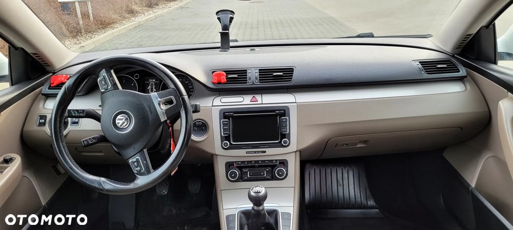 Volkswagen Passat 2.0 TDI DPF Highline - 24