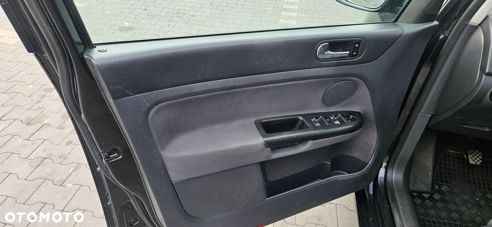 Volkswagen Golf V 1.9 TDI Comfortline - 14