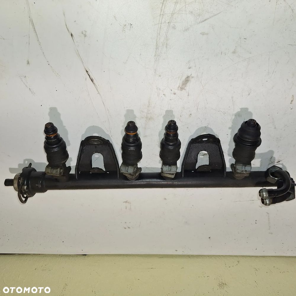 LISTWA WTRYSKOWA AUDI 80 B4 2.0 B - 1