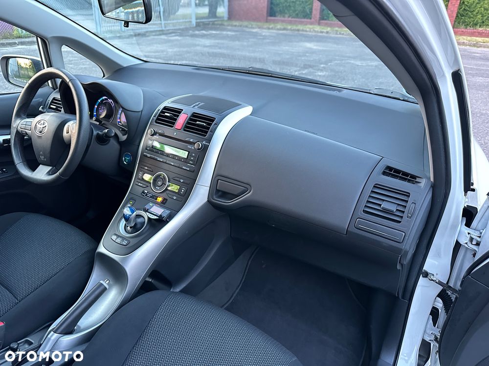 Toyota Auris Hybrid 135 Prestige - 23